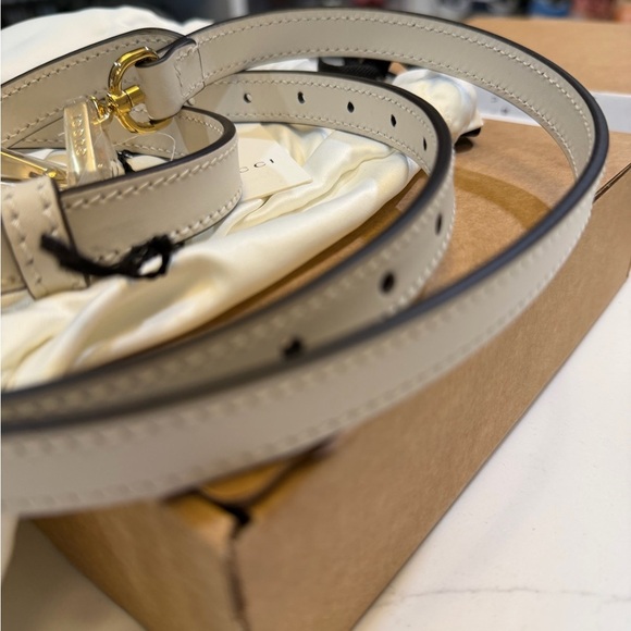 Gucci White leather straps with gold accent - NEW - Picture 7 of 10
